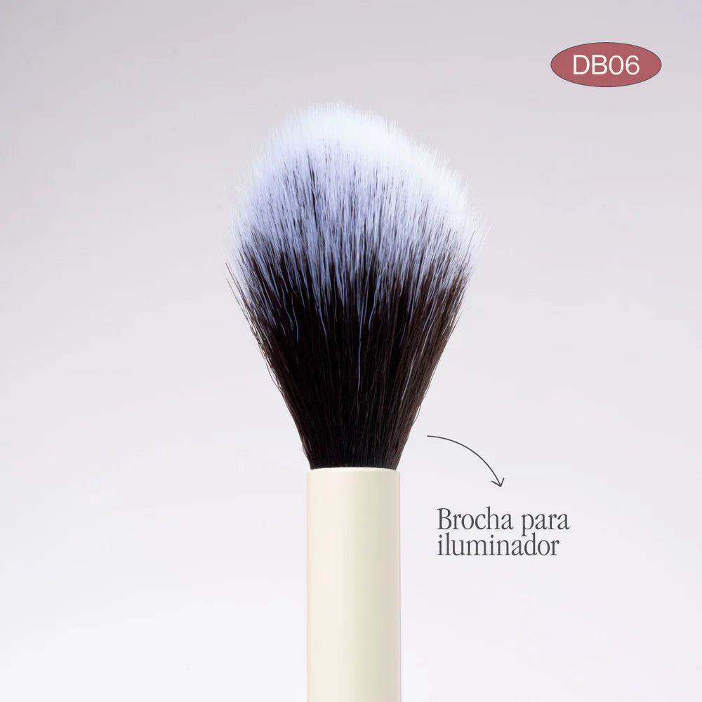 Brocha DUO ILUMINADOR/POLVO SUELTO DB06